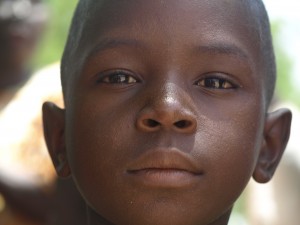 Pertenece a la tierra e los hombres y las mujeres integras: Burkina, África.  Y ya en su mirada vi esa integridad/ dignidad que no te deja indiferente